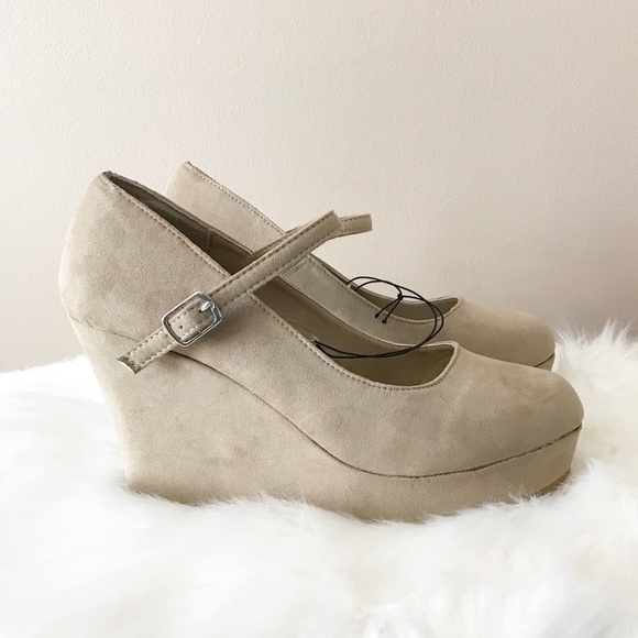 Rue 21 Faux Suede Tan Wedges Size L (8/9), NWT - Picture 2 of 8